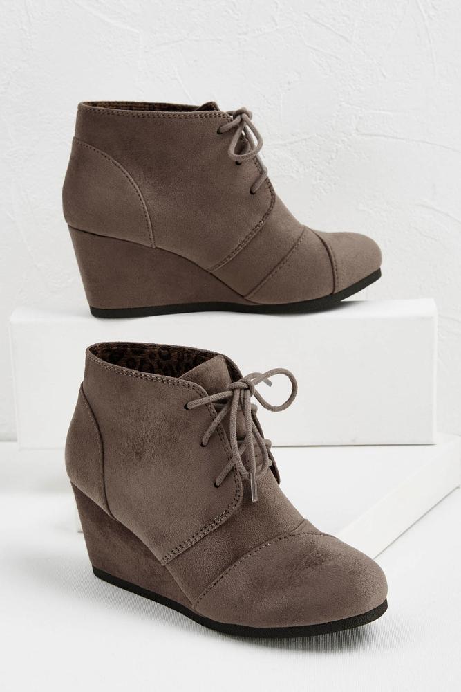 Lace Up Wedge Shooties