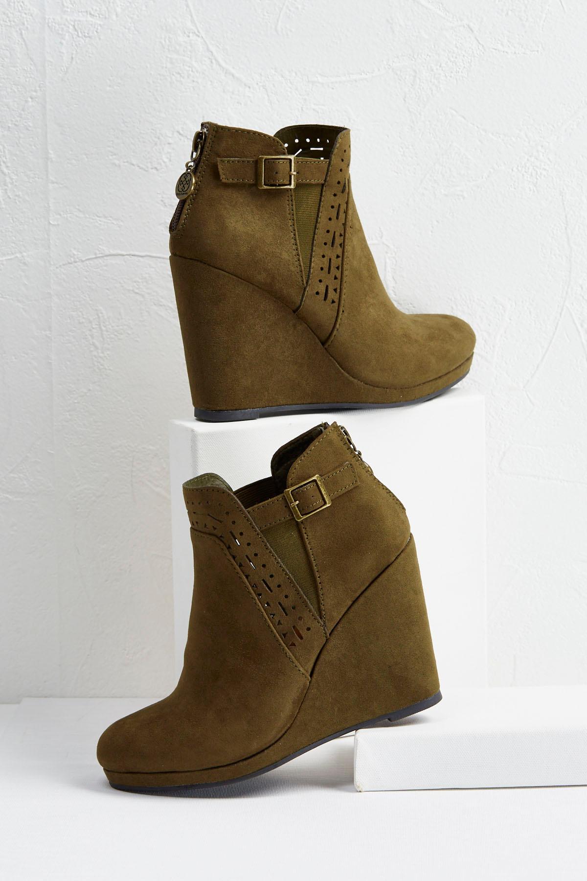 Perforated Wedge Shooties