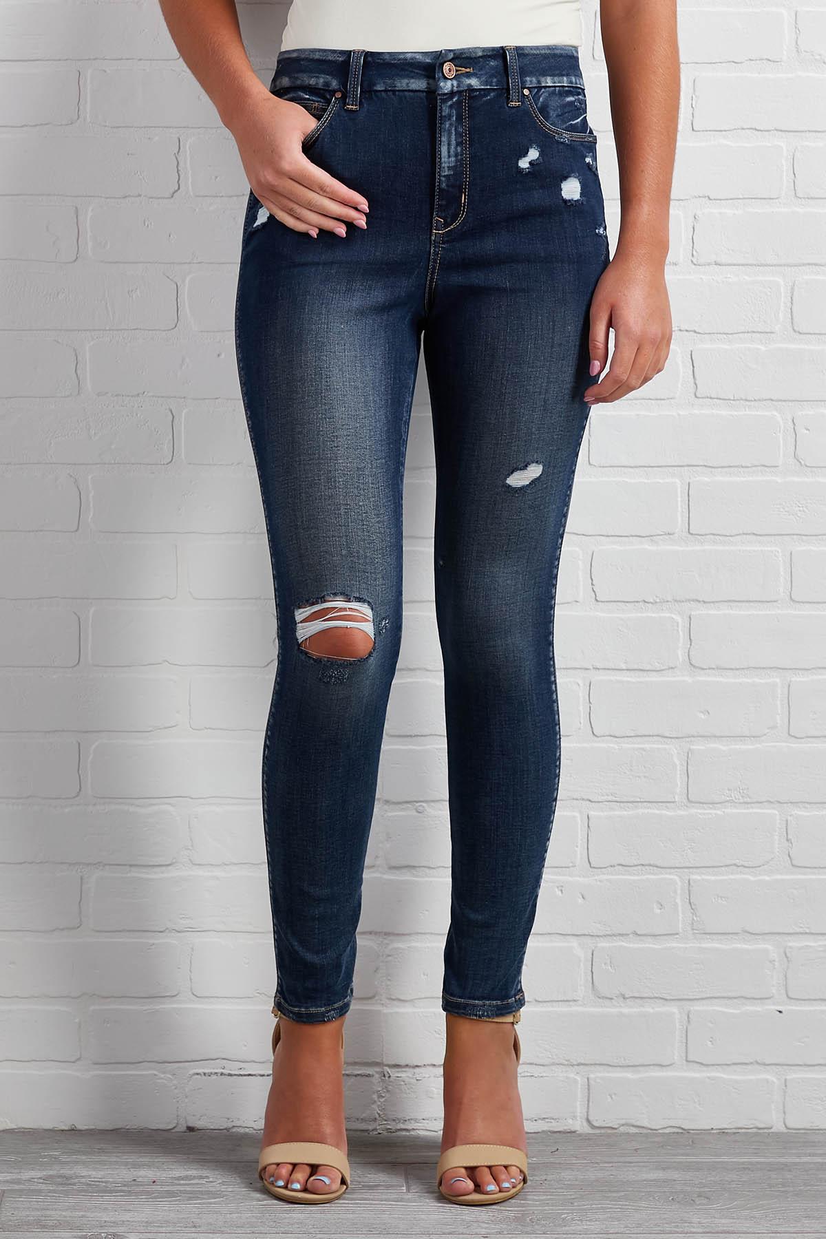 Versona | feeling distressed out jeans